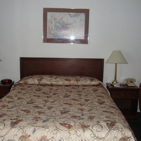Royal Napanee Inn Greater Napanee Zewnętrze zdjęcie