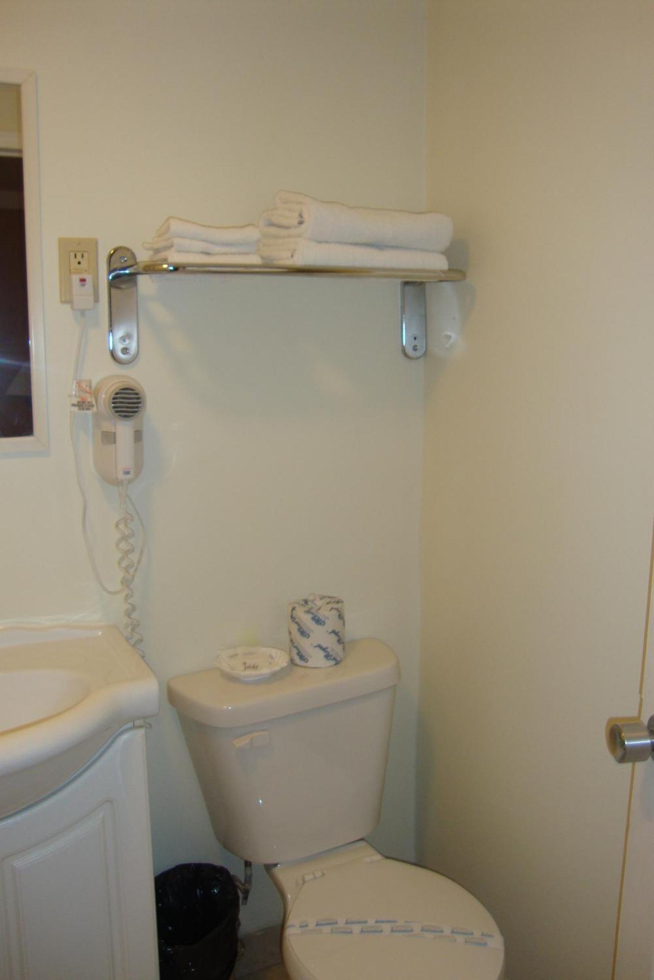 Royal Napanee Inn Greater Napanee Zewnętrze zdjęcie