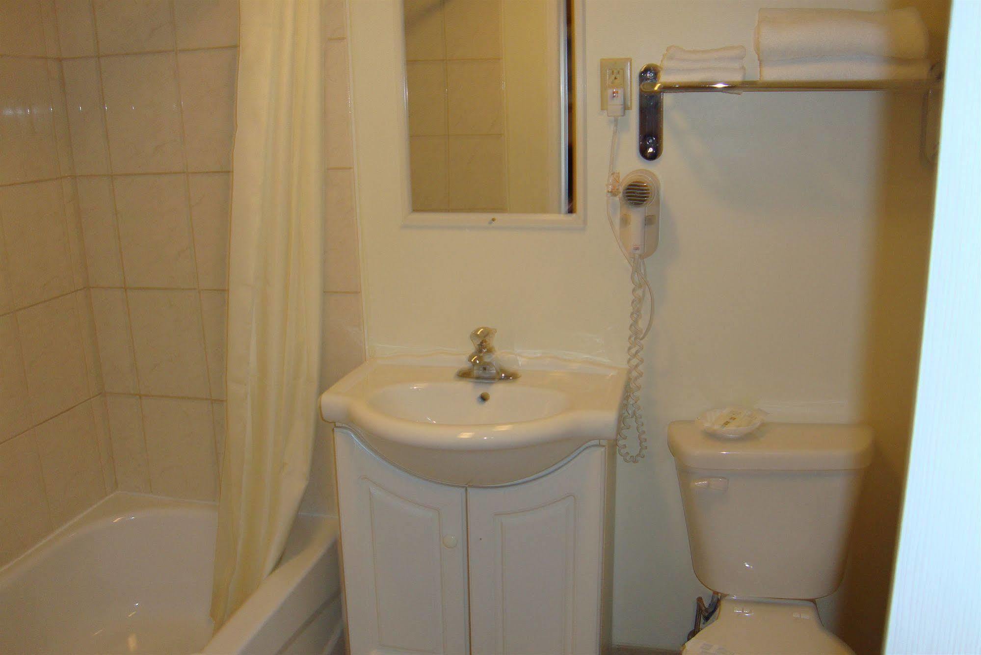 Royal Napanee Inn Greater Napanee Zewnętrze zdjęcie