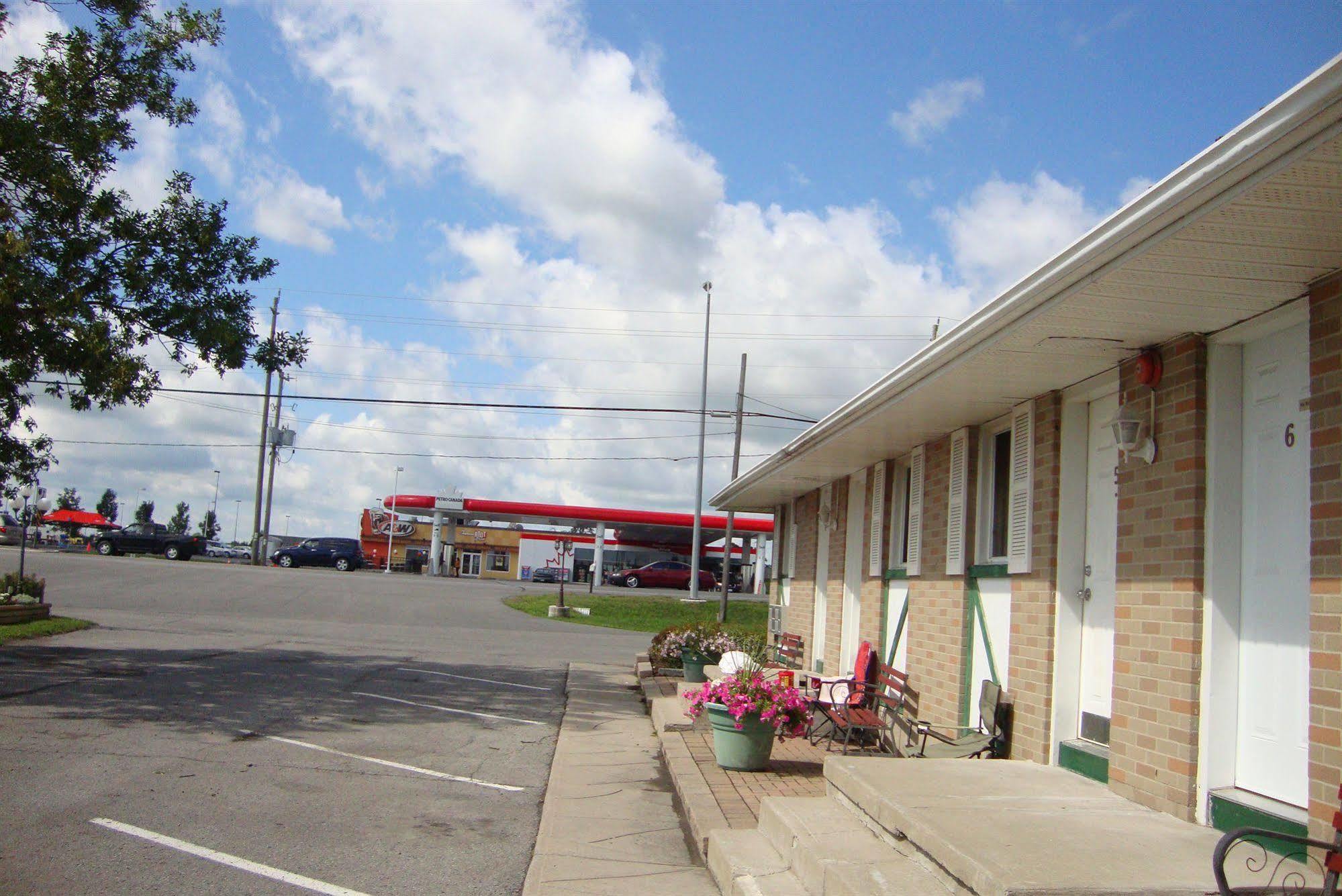 Royal Napanee Inn Greater Napanee Zewnętrze zdjęcie
