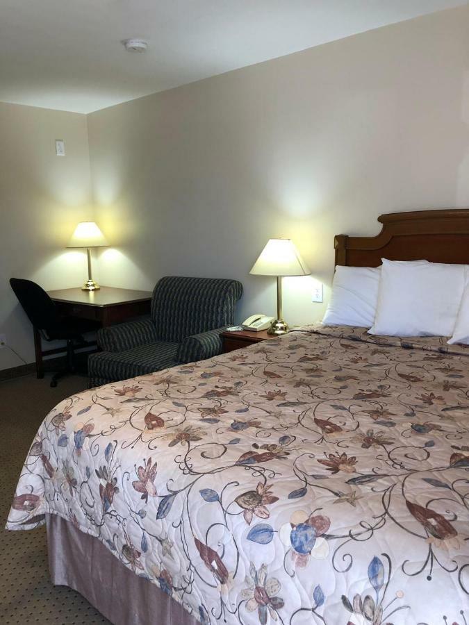 Royal Napanee Inn Greater Napanee Zewnętrze zdjęcie
